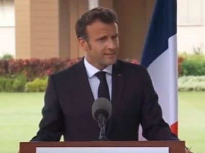 Emmanuel Macron répond à Lucien Cerise sur la guerre hybride
