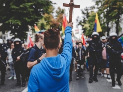 La Pologne catholique face à l’Ukraine LGBT I Par Lucien Cerise 